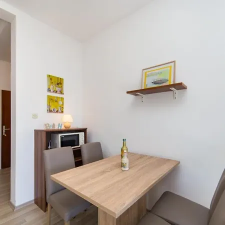 Апартаменты Guesthouse Brist *