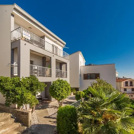Guesthouse Brist Апартаменты