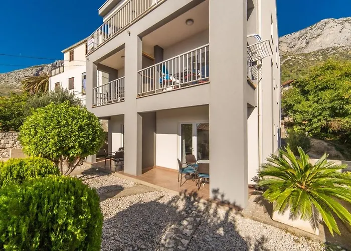 Apartment Guesthouse Brist *
